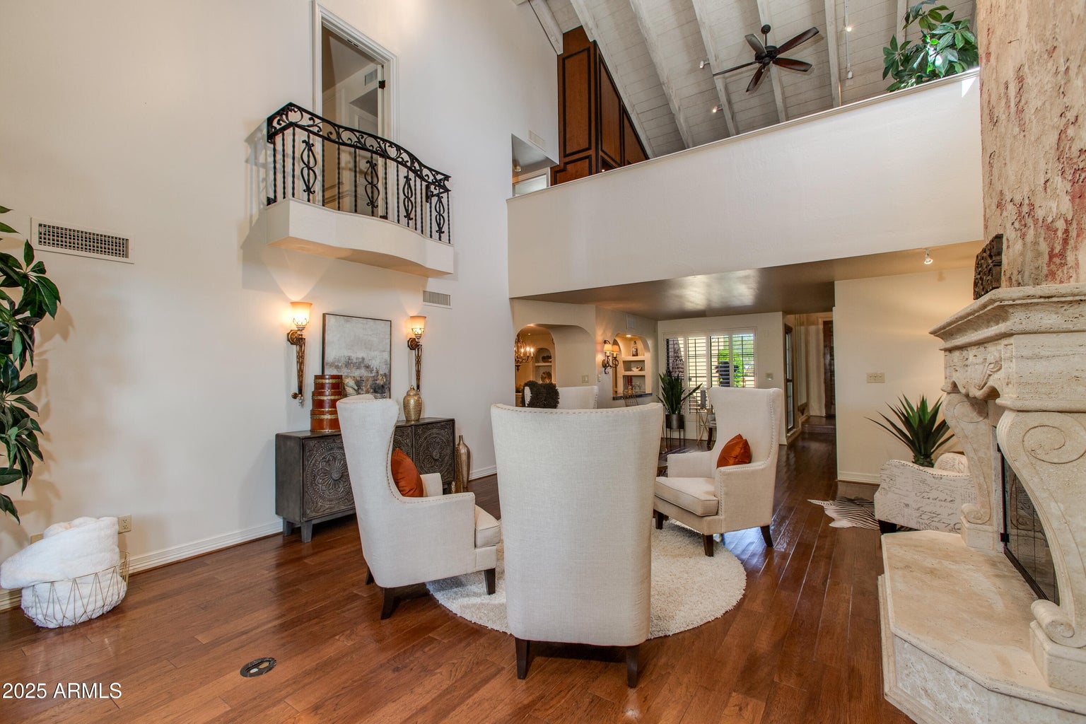 Contemporary Desert Home thumbnail 3