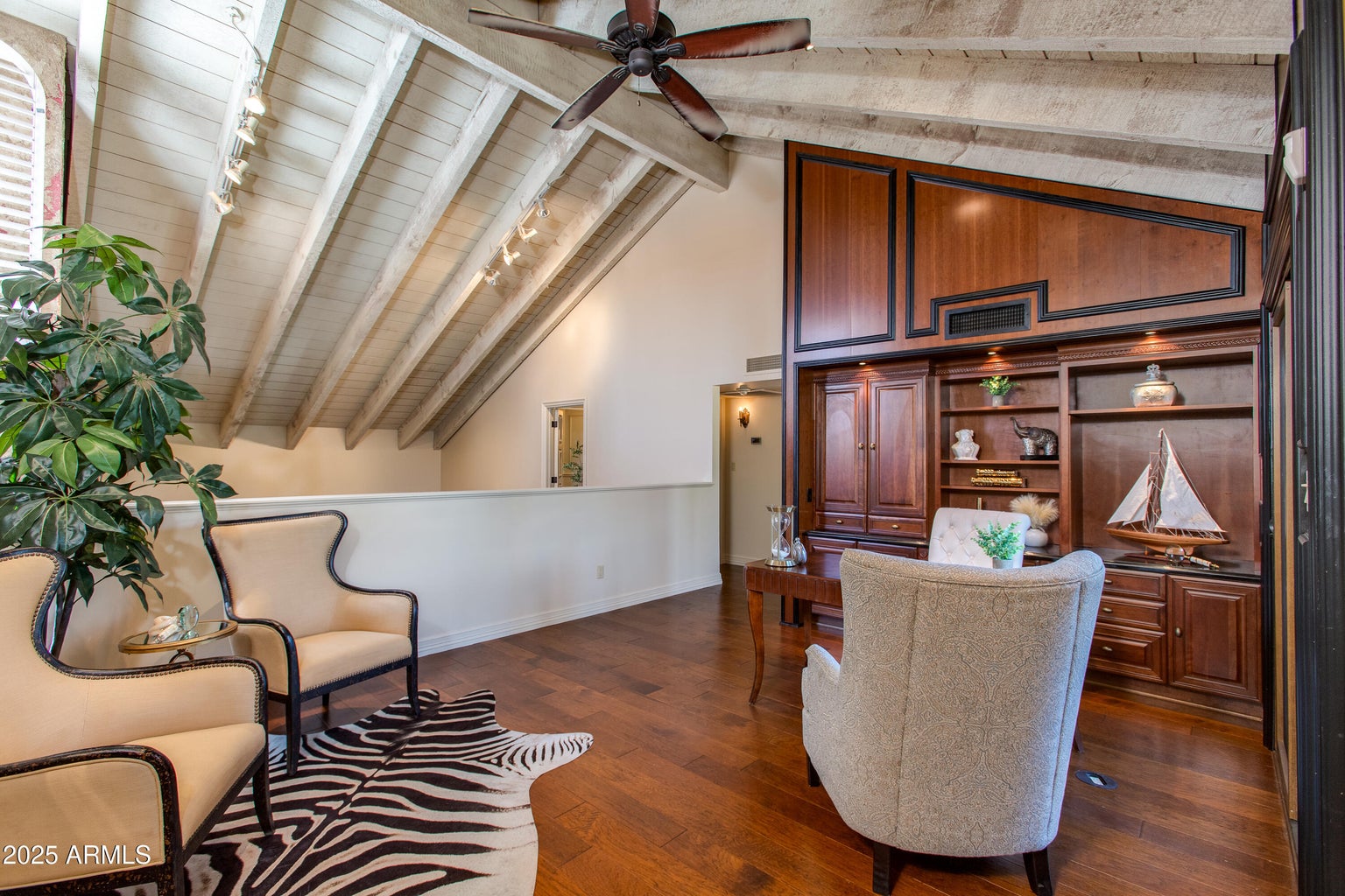 Contemporary Desert Home thumbnail 8