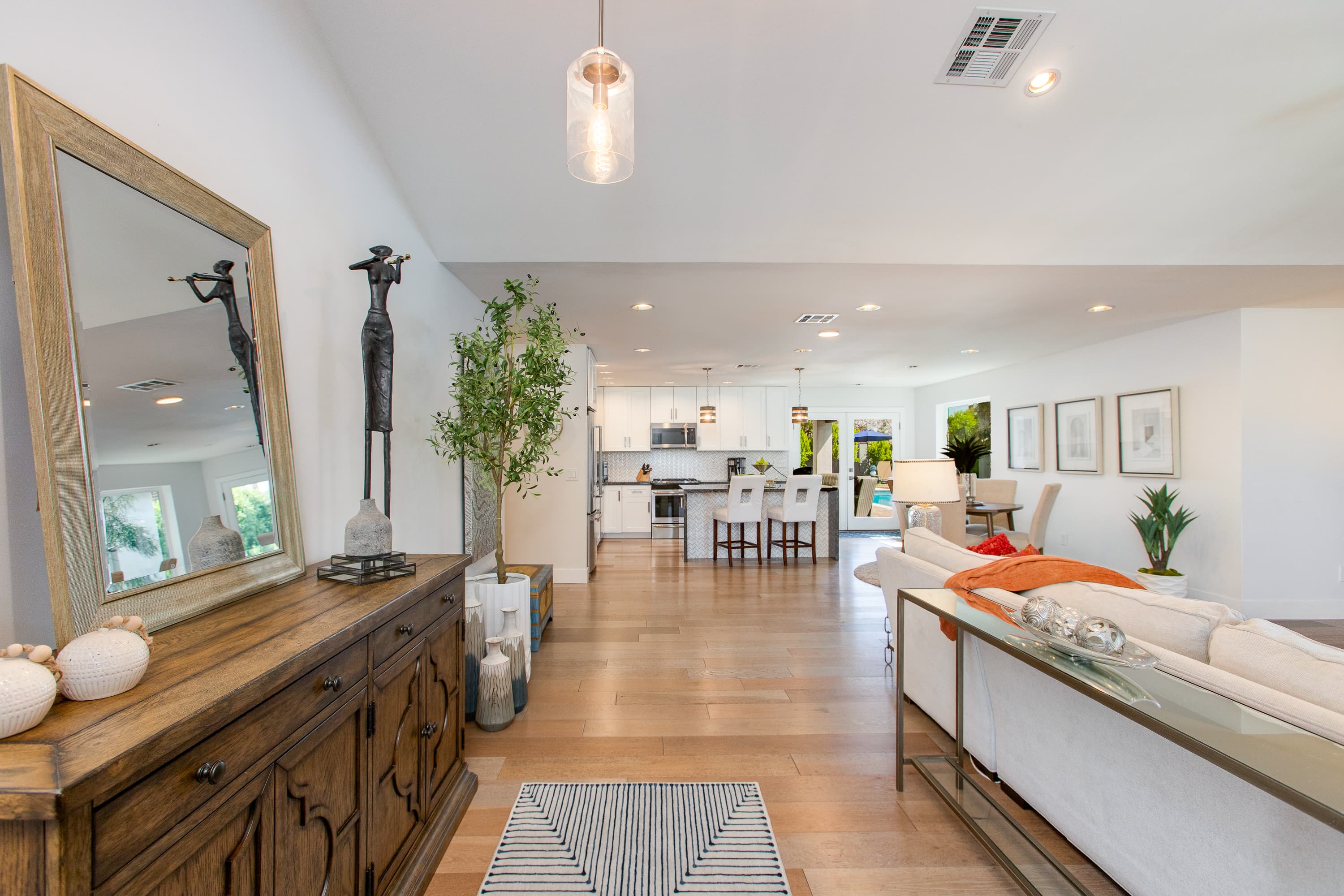 Modern Minimalist Home thumbnail 8