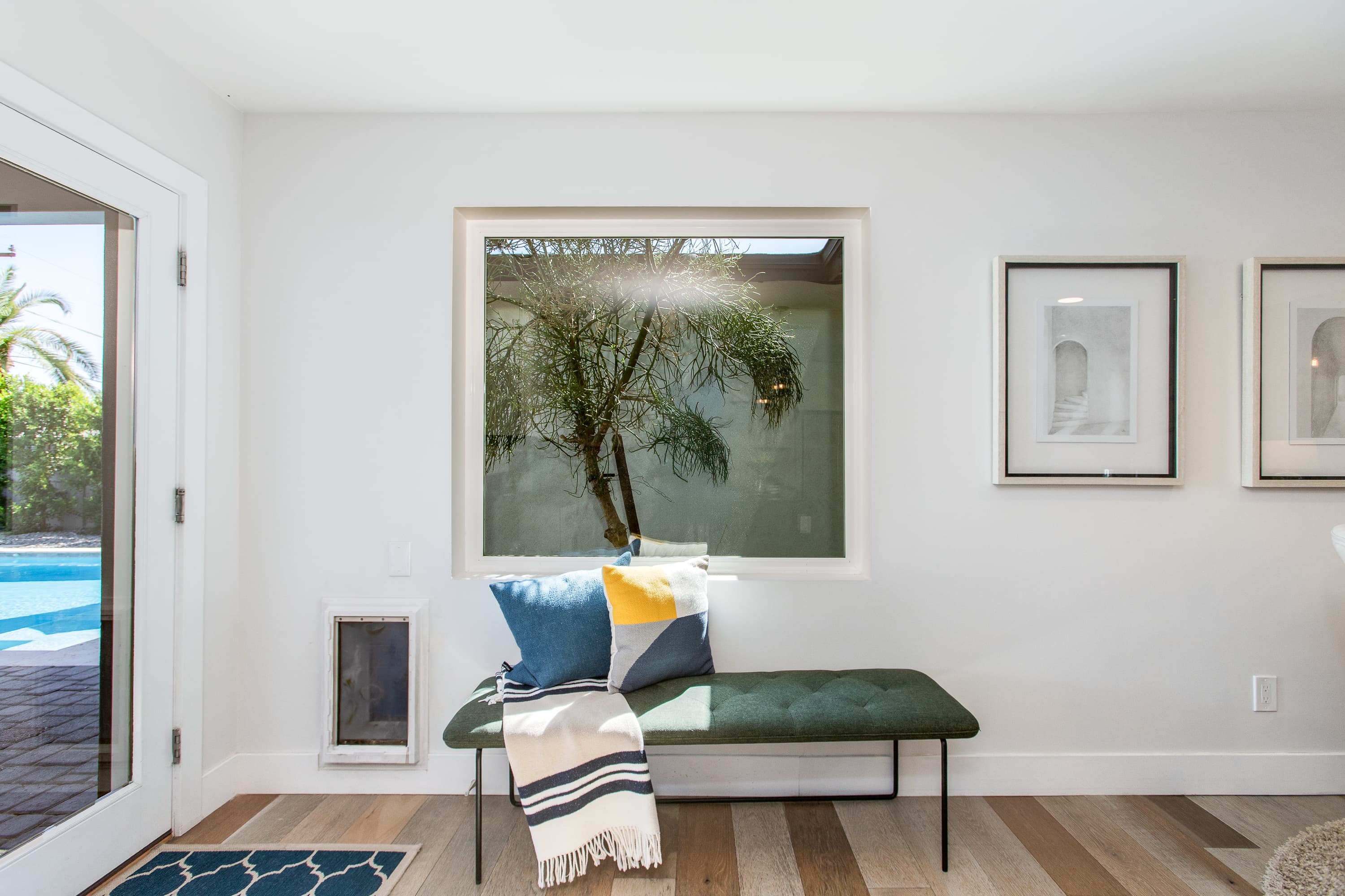 Modern Minimalist Home thumbnail 17