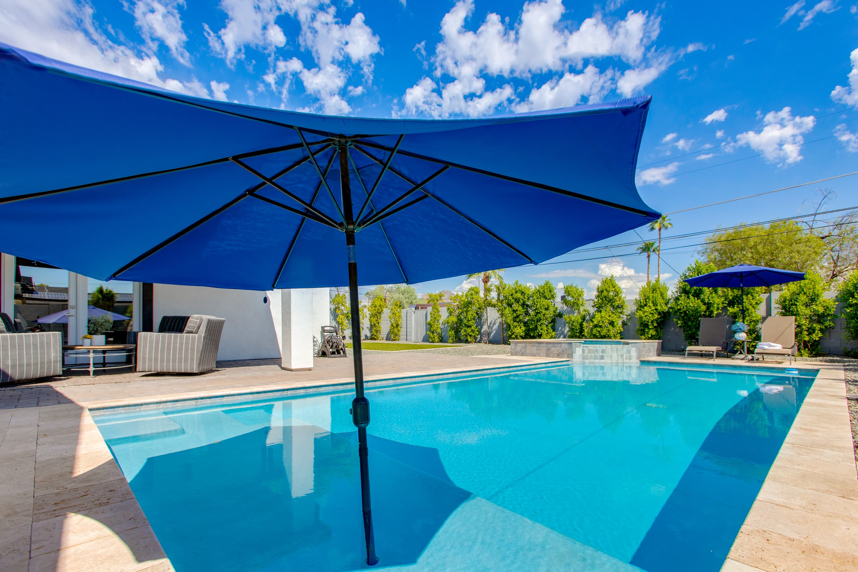 Modern Minimalist Home thumbnail 48