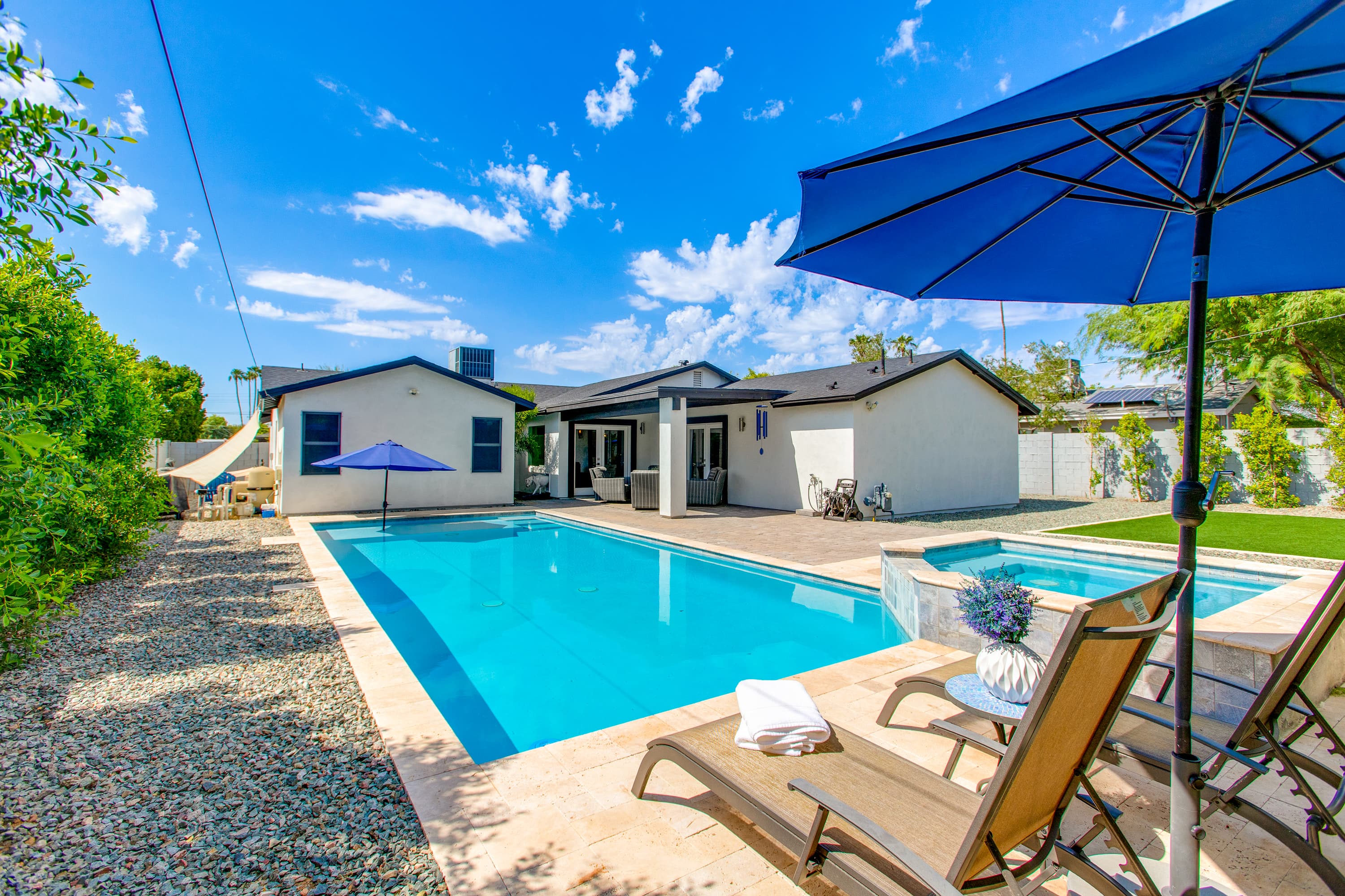 Modern Minimalist Home thumbnail 49