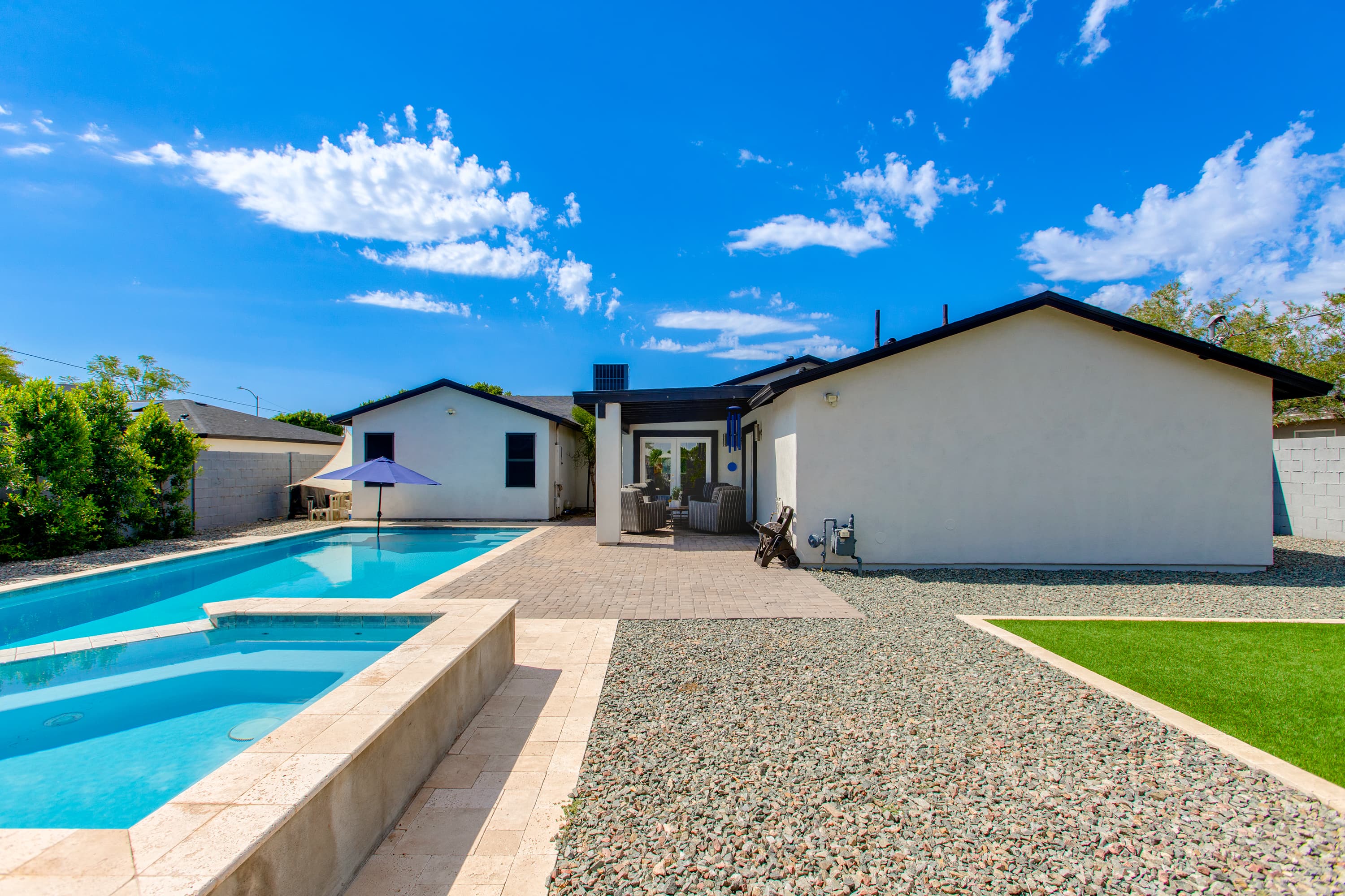 Modern Minimalist Home thumbnail 52