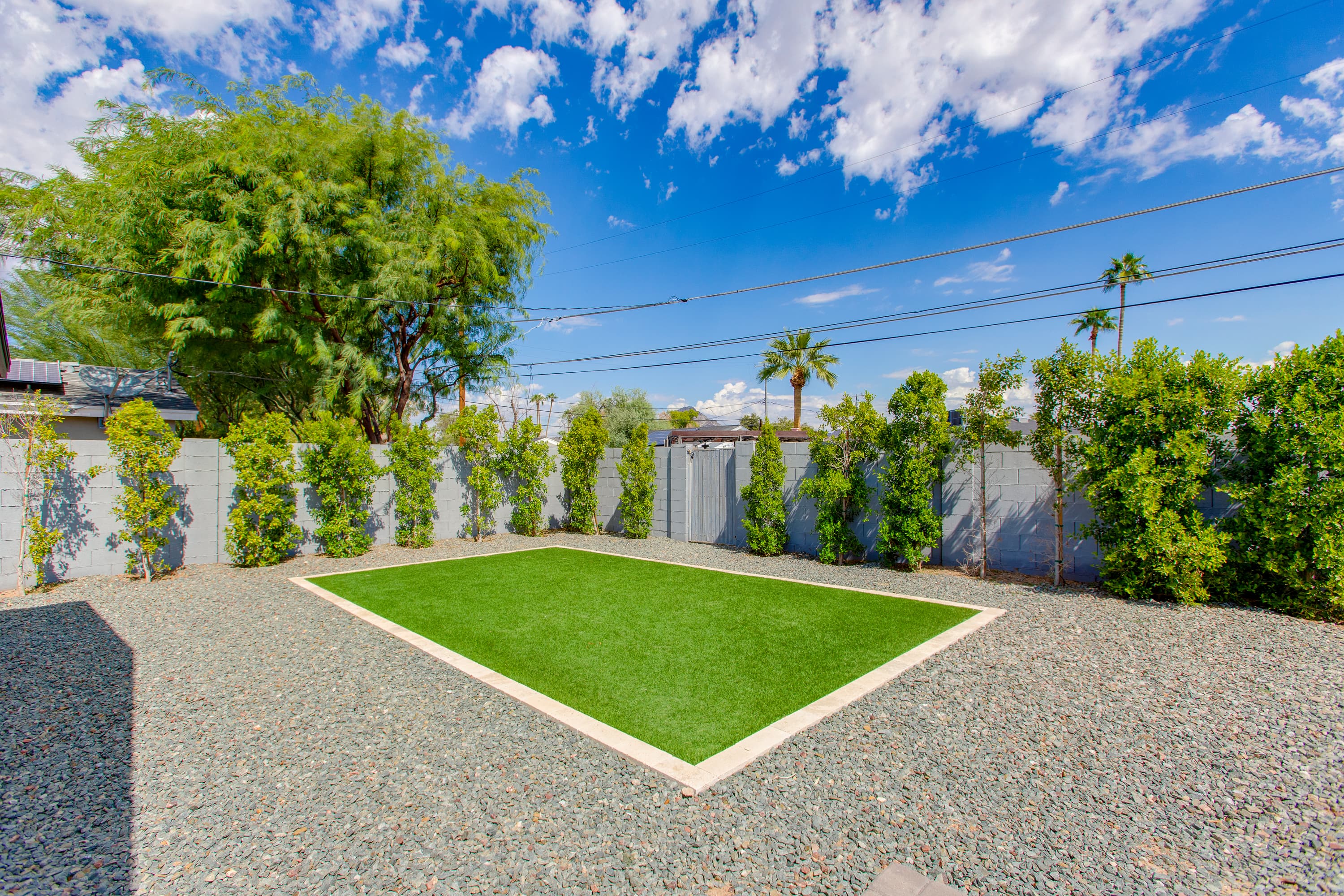 Modern Minimalist Home thumbnail 53