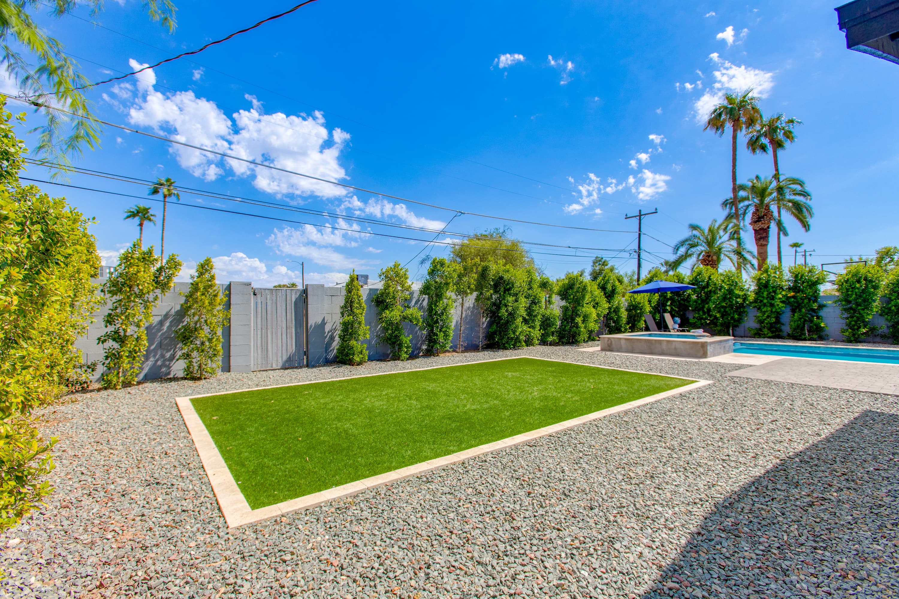 Modern Minimalist Home thumbnail 54