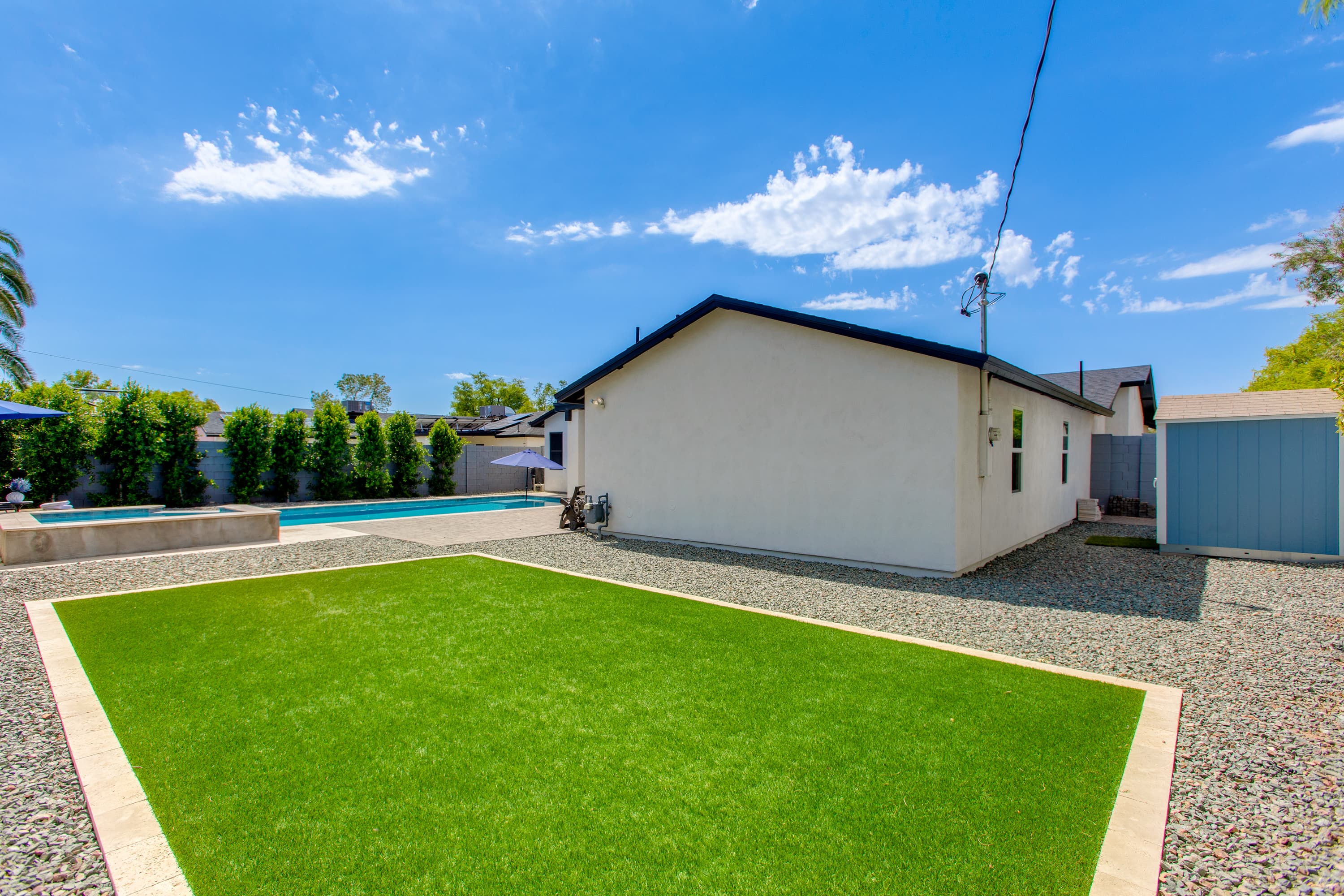 Modern Minimalist Home thumbnail 55