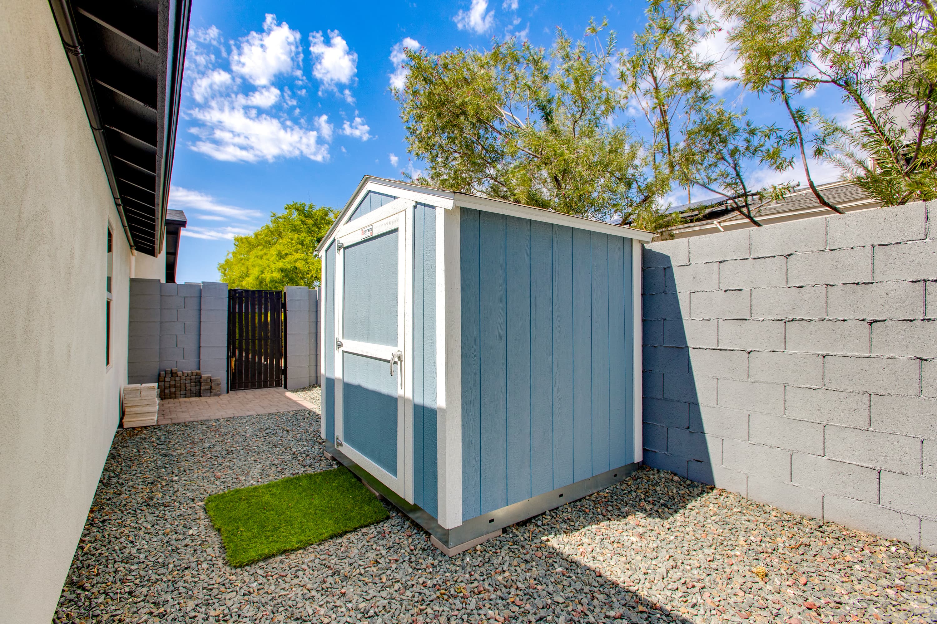 Modern Minimalist Home thumbnail 56