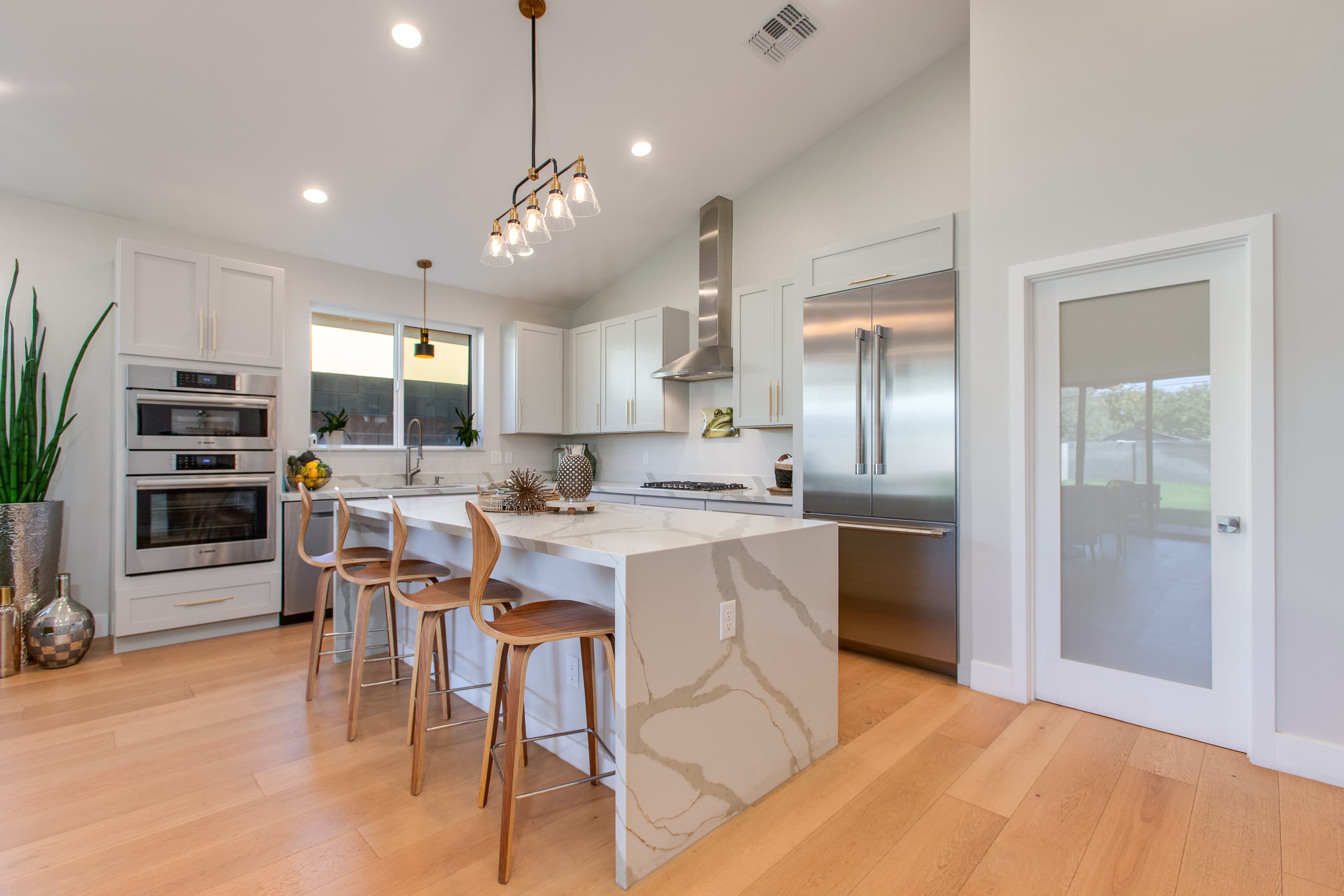 Central Avenue Classic thumbnail 2